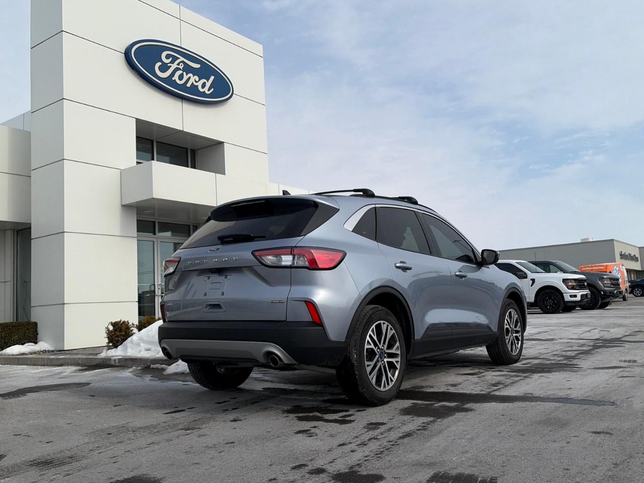 2022 Ford Escape SEL Hybrid AWD Photo2