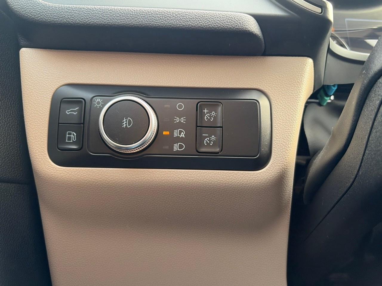 2022 Ford Escape SEL Hybrid AWD Photo