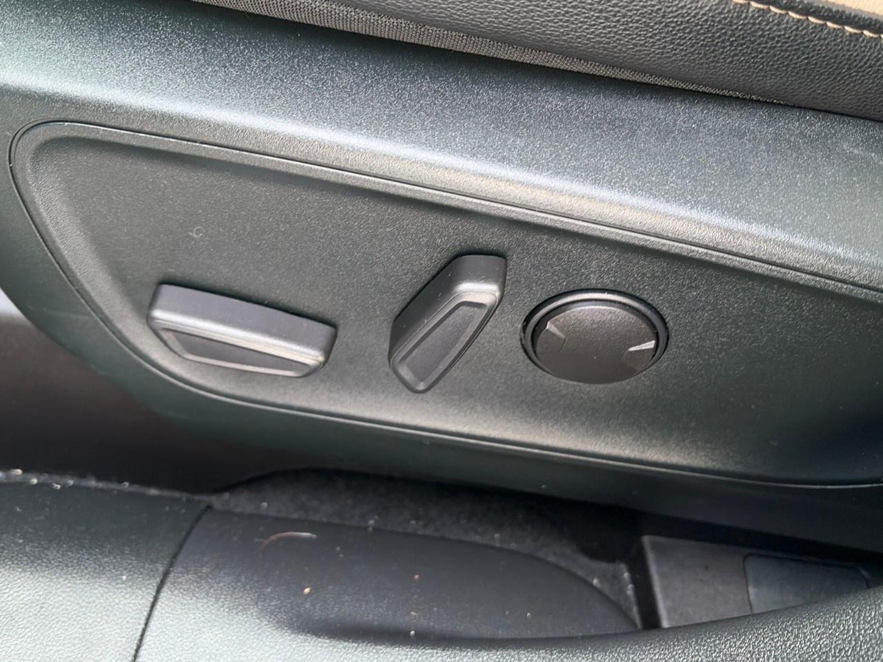 2022 Ford Escape SEL Hybrid AWD Photo