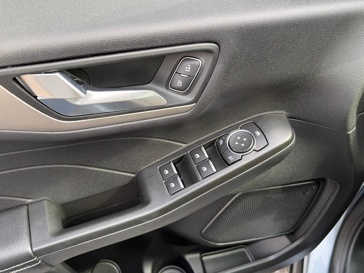 2022 Ford Escape SEL Hybrid AWD Photo