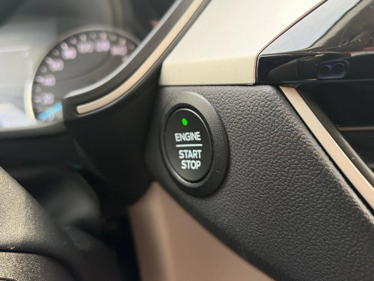 2022 Ford Escape SEL Hybrid AWD Photo