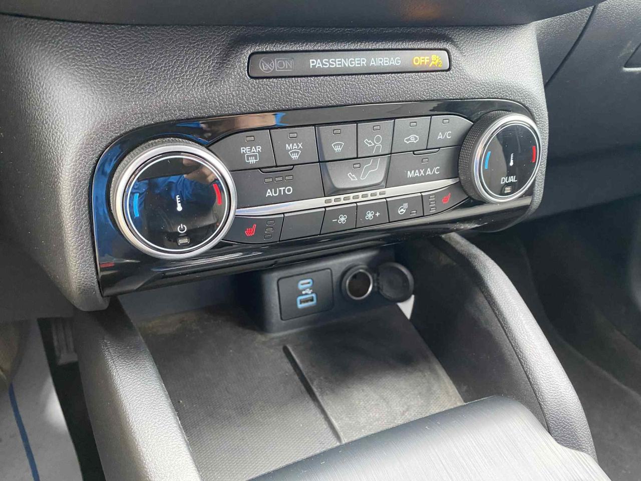 2022 Ford Escape SE Hybrid 2.5L HYBRID | COLD WEATHER PKG Photo