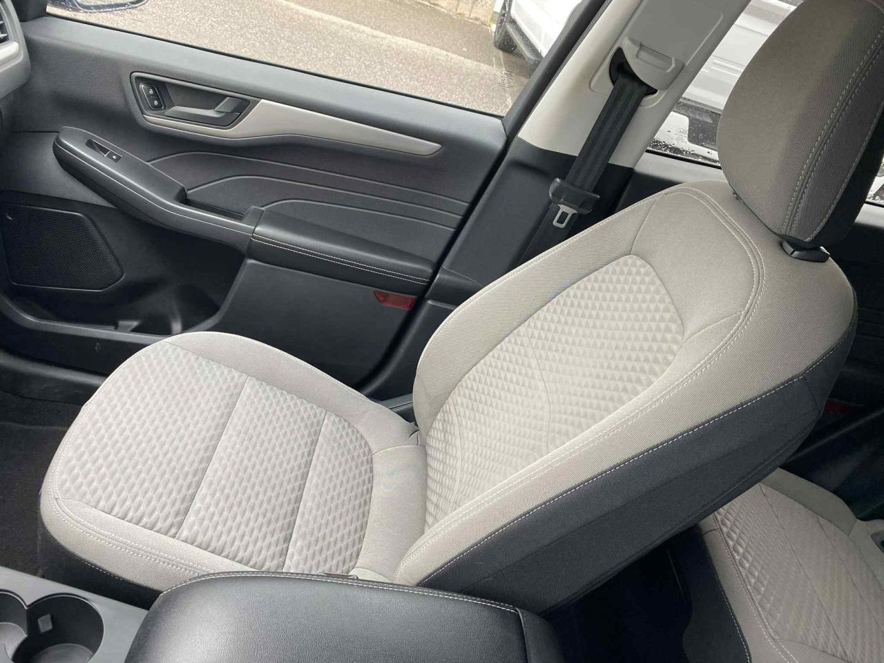 2022 Ford Escape SE Hybrid 2.5L HYBRID | COLD WEATHER PKG Photo