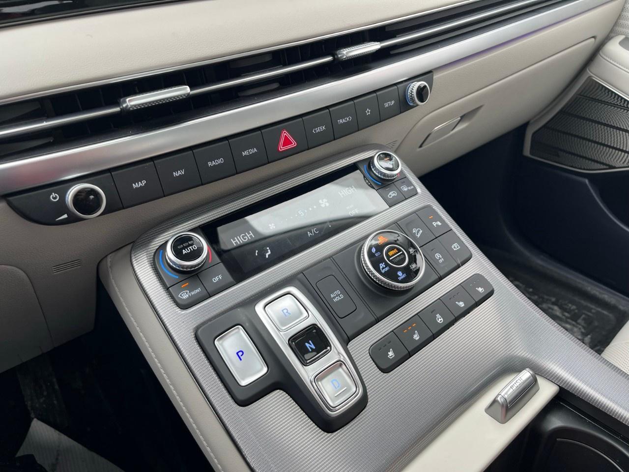 2024 Hyundai PALISADE Ultimate Calligraphy 7-Passenger AWD Photo