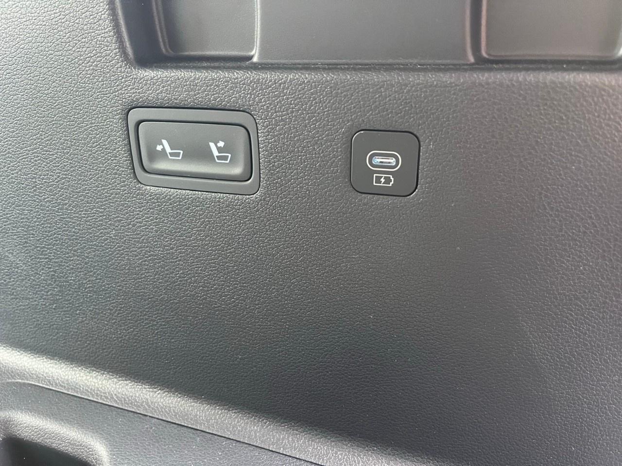 2024 Hyundai PALISADE Ultimate Calligraphy 7-Passenger AWD Photo