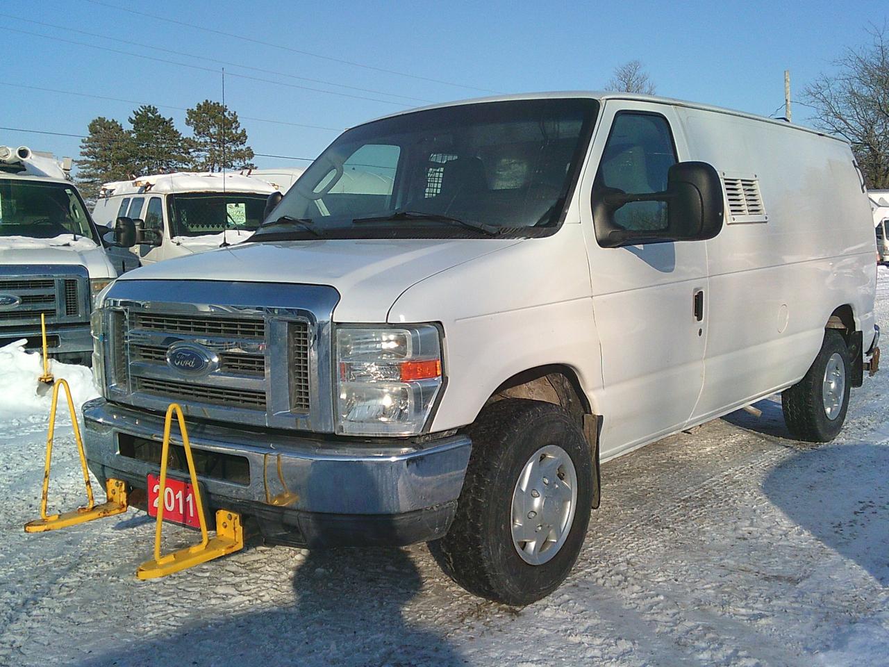 2011 Ford Econoline E-350 Super Duty Commercial Photo0