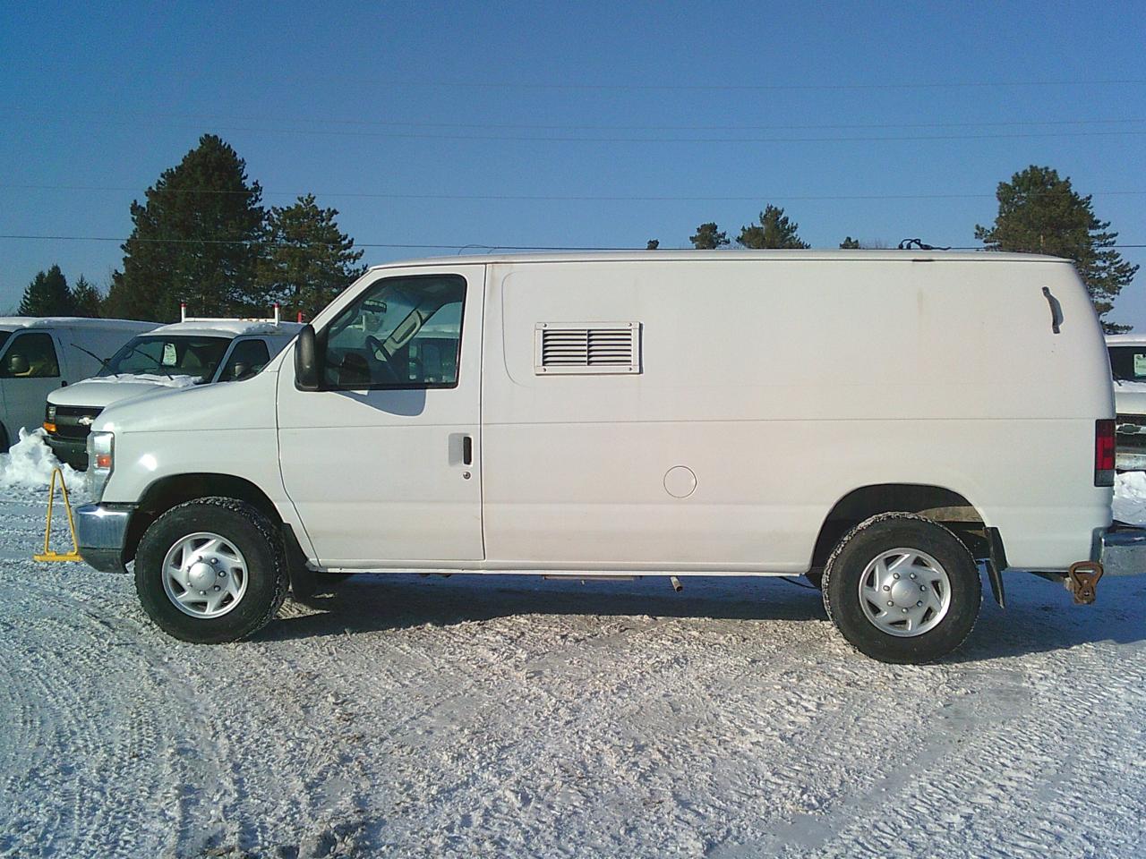 2011 Ford Econoline E-350 Super Duty Commercial Photo4