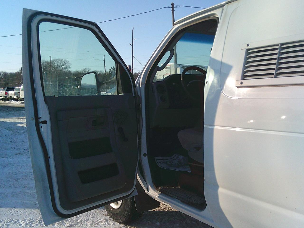 2011 Ford Econoline E-350 Super Duty Commercial Photo