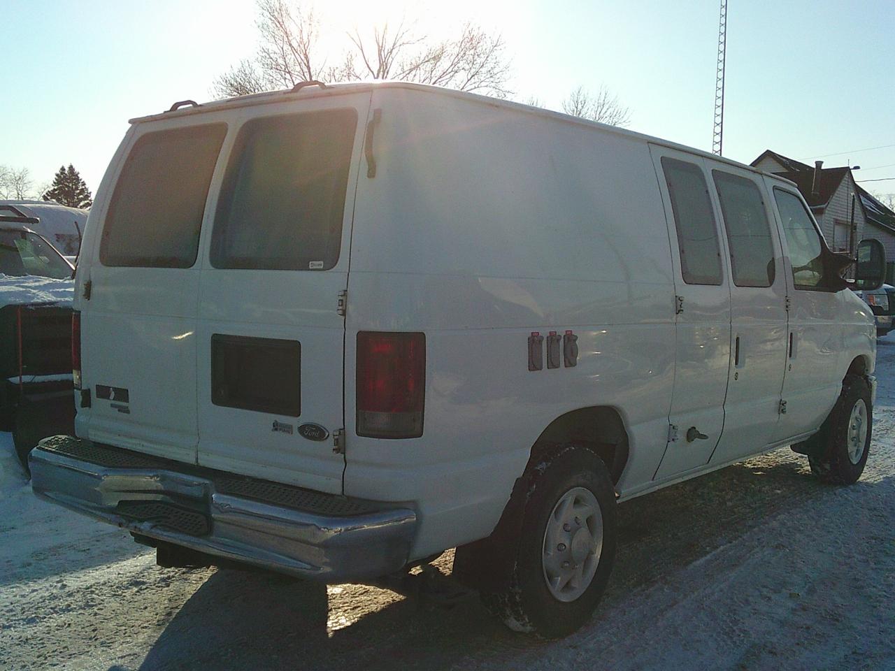 2011 Ford Econoline E-350 Super Duty Commercial Photo