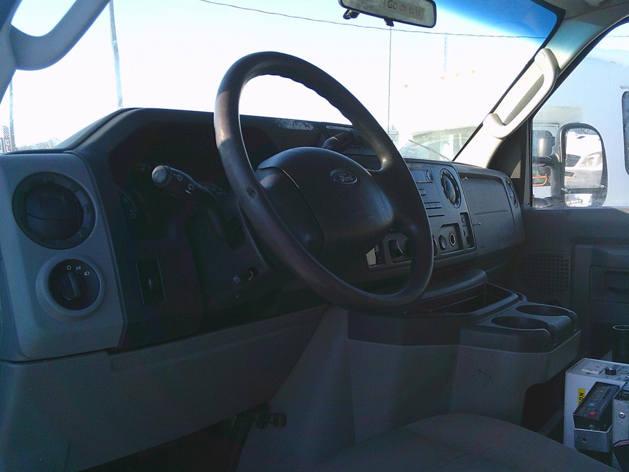 2011 Ford Econoline E-350 Super Duty Commercial Photo