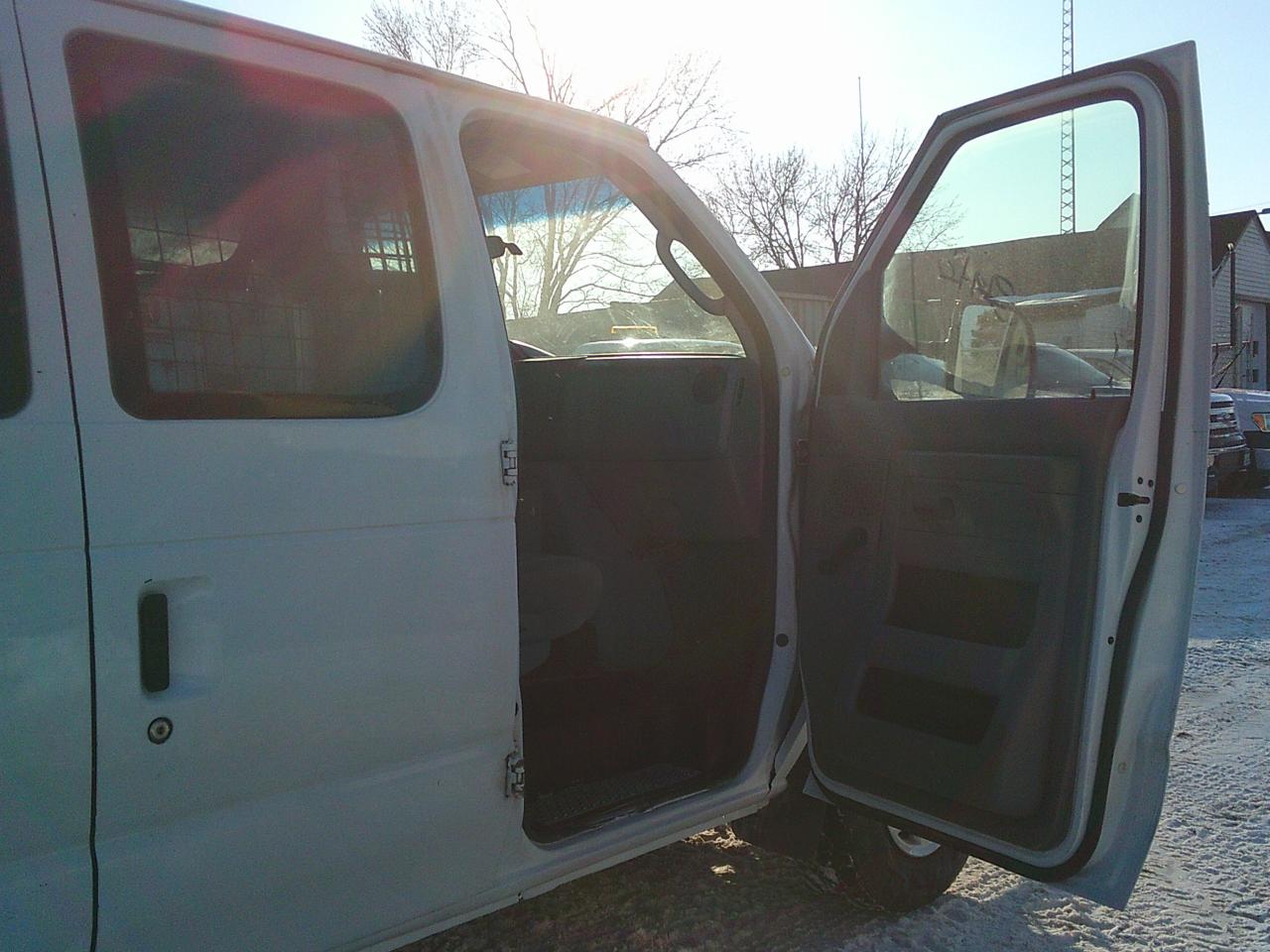 2011 Ford Econoline E-350 Super Duty Commercial Photo