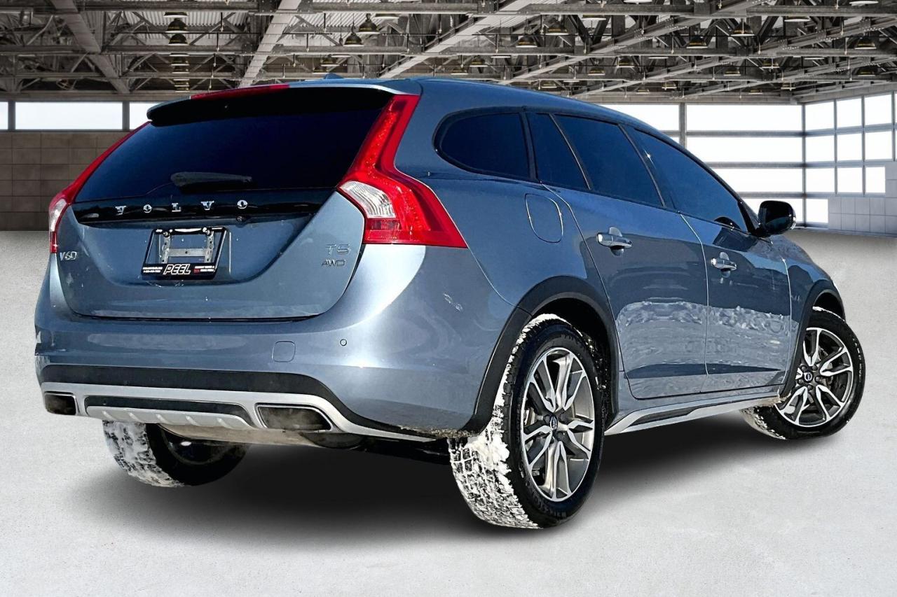 2017 Volvo V60 Cross Country T5 Premier | Heated Leather | Sunroof | AWD Photo