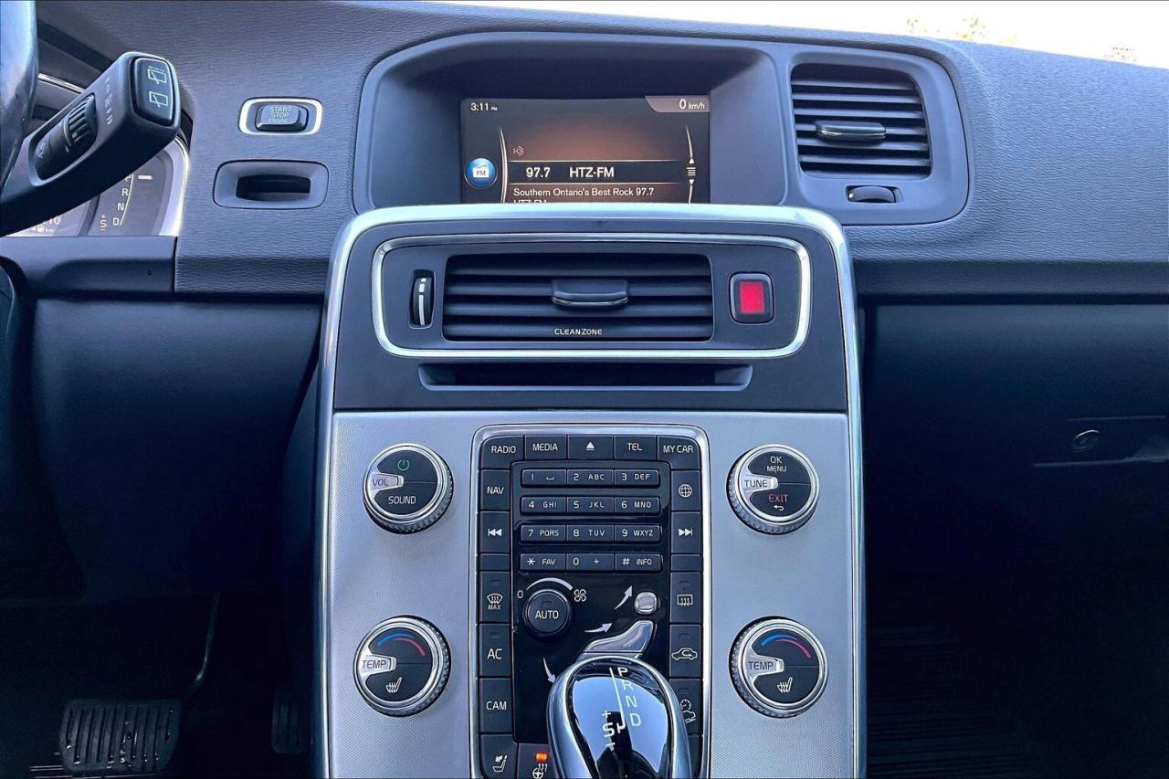 2017 Volvo V60 Cross Country T5 Premier | Heated Leather | Sunroof | AWD Photo