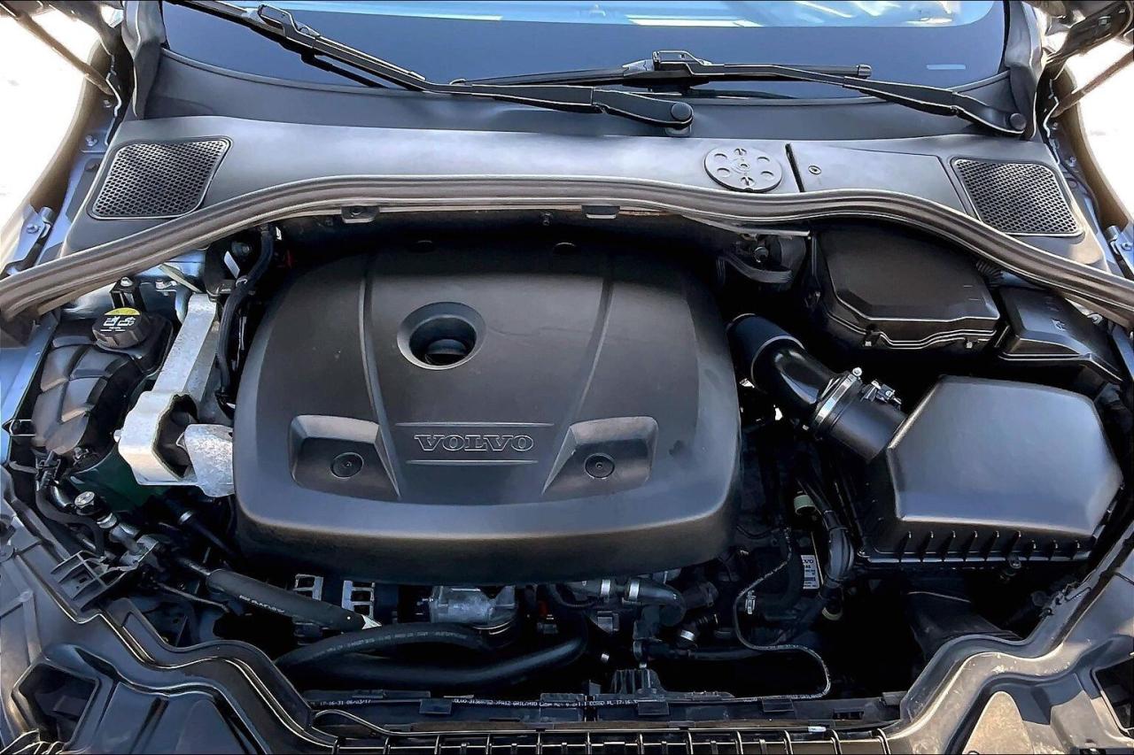 2017 Volvo V60 Cross Country T5 Premier | Heated Leather | Sunroof | AWD Photo