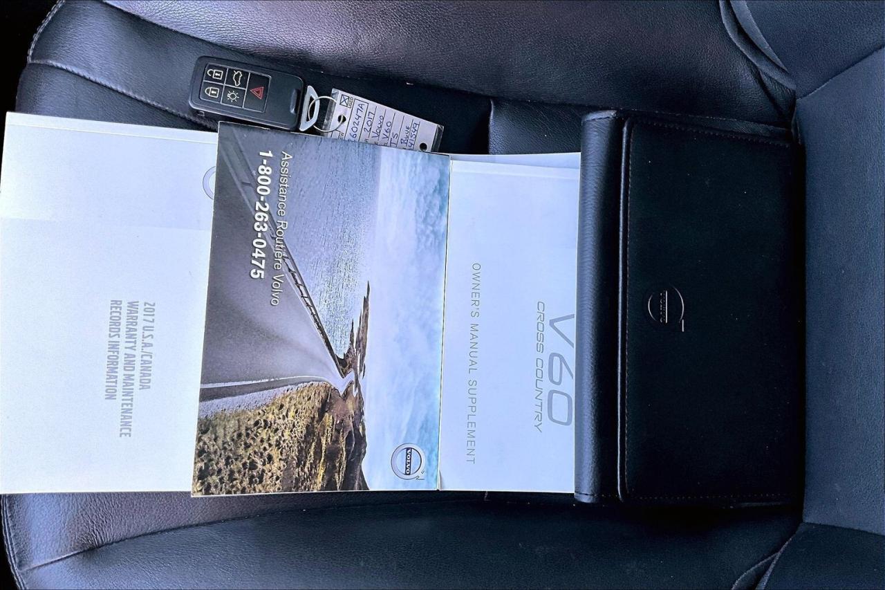 2017 Volvo V60 Cross Country T5 Premier | Heated Leather | Sunroof | AWD Photo