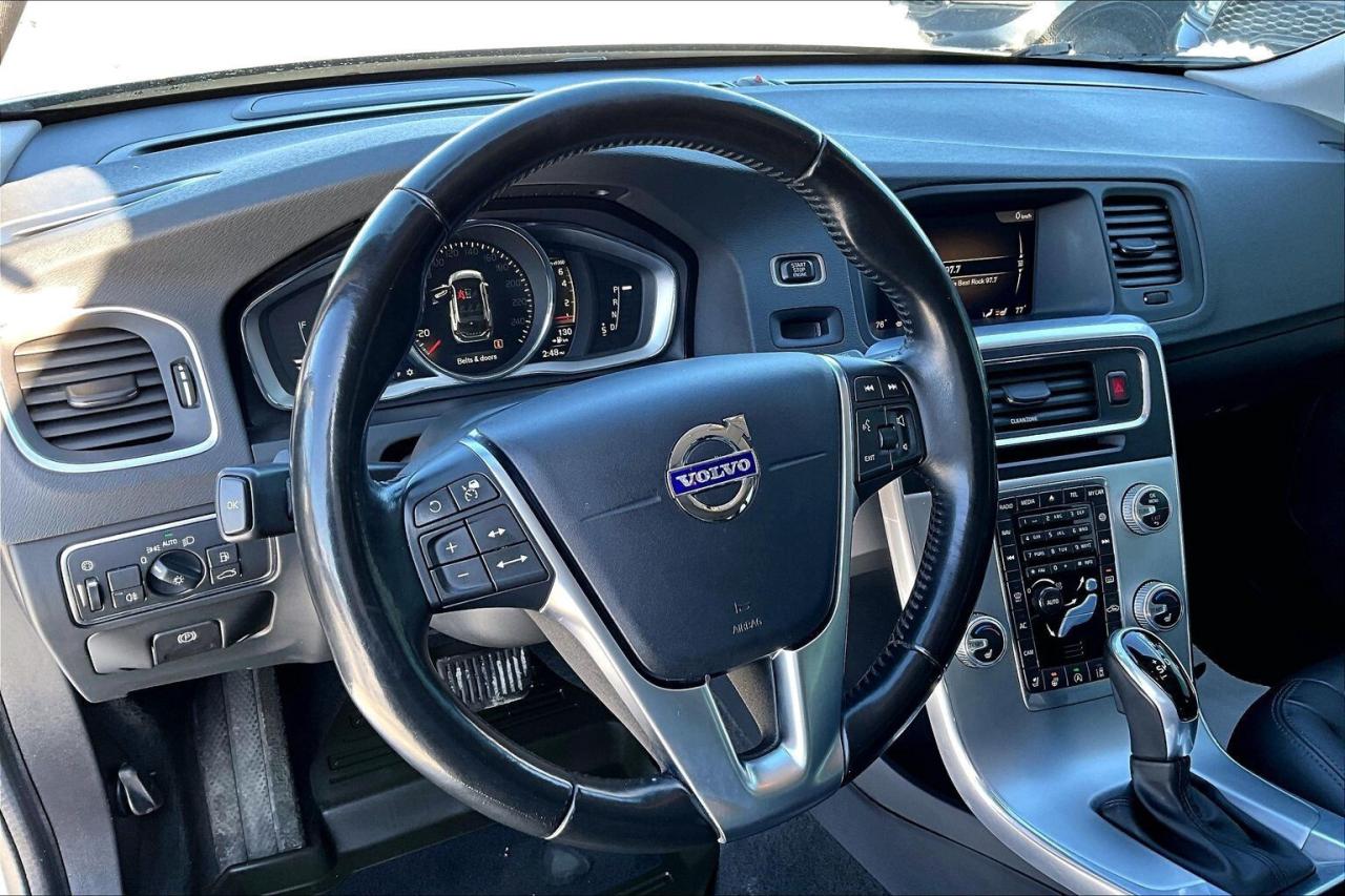 2017 Volvo V60 Cross Country T5 Premier | Heated Leather | Sunroof | AWD Photo