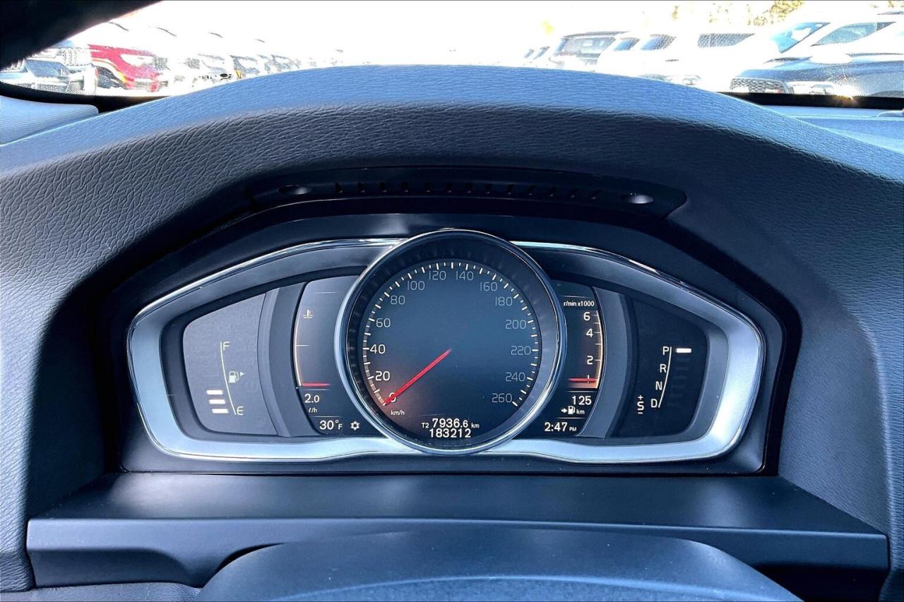 2017 Volvo V60 Cross Country T5 Premier | Heated Leather | Sunroof | AWD Photo