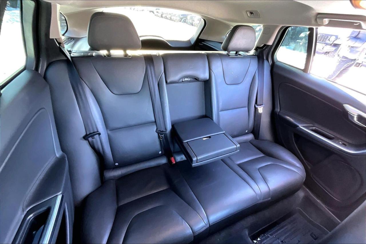 2017 Volvo V60 Cross Country T5 Premier | Heated Leather | Sunroof | AWD Photo