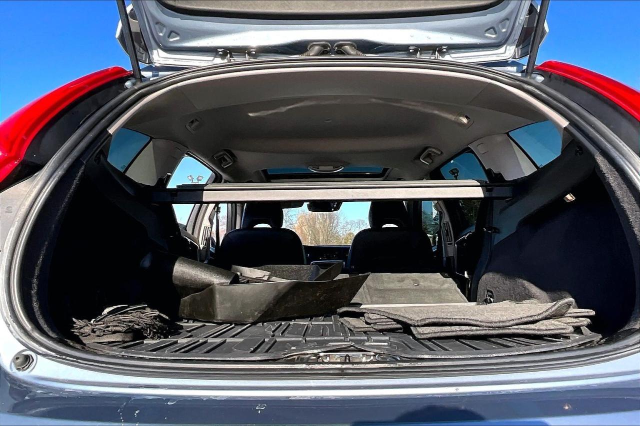 2017 Volvo V60 Cross Country T5 Premier | Heated Leather | Sunroof | AWD Photo