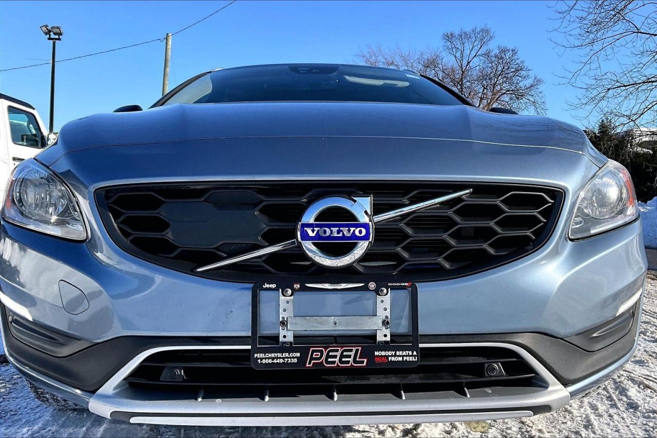 2017 Volvo V60 Cross Country T5 Premier | Heated Leather | Sunroof | AWD Photo