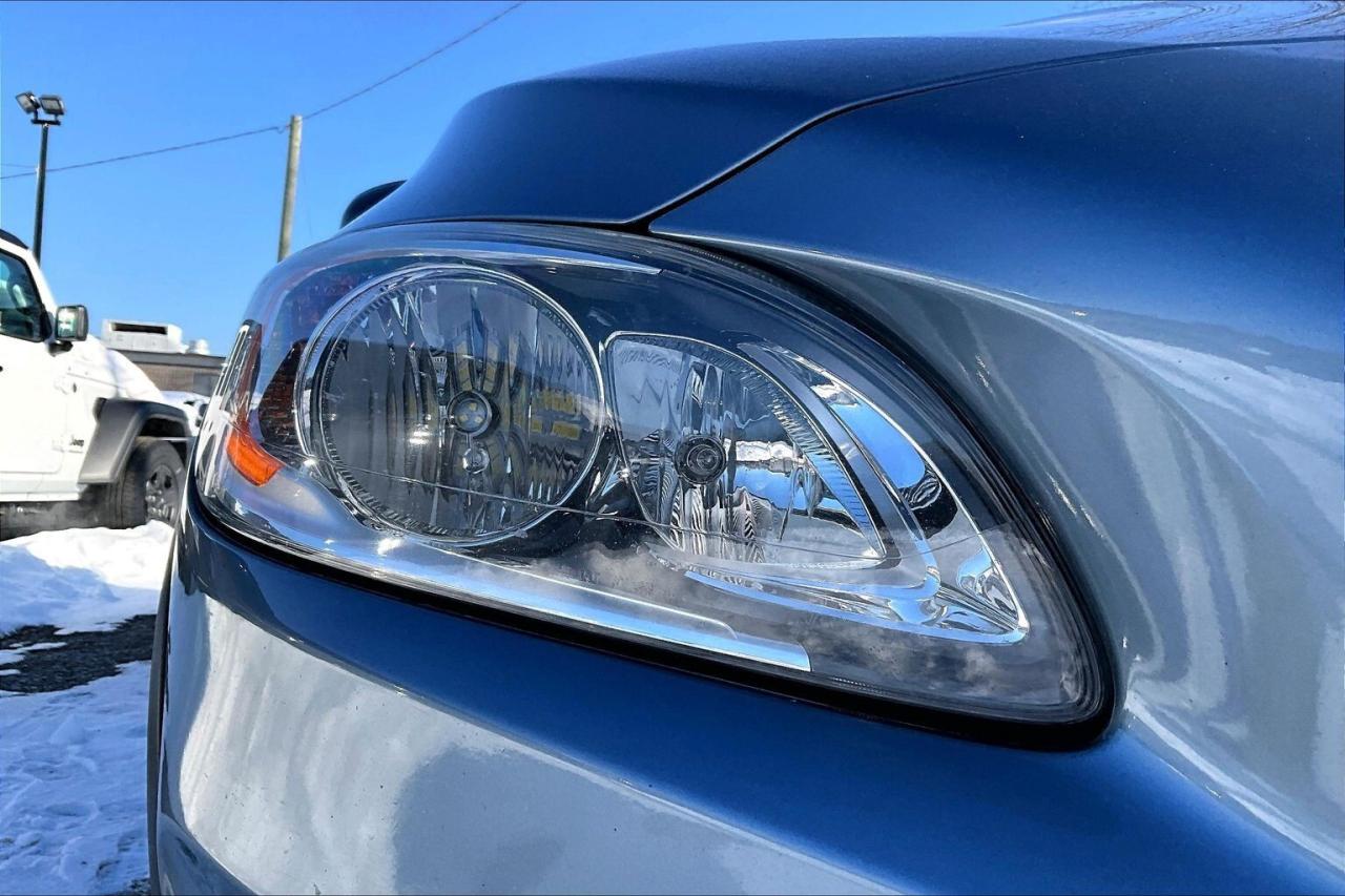 2017 Volvo V60 Cross Country T5 Premier | Heated Leather | Sunroof | AWD Photo