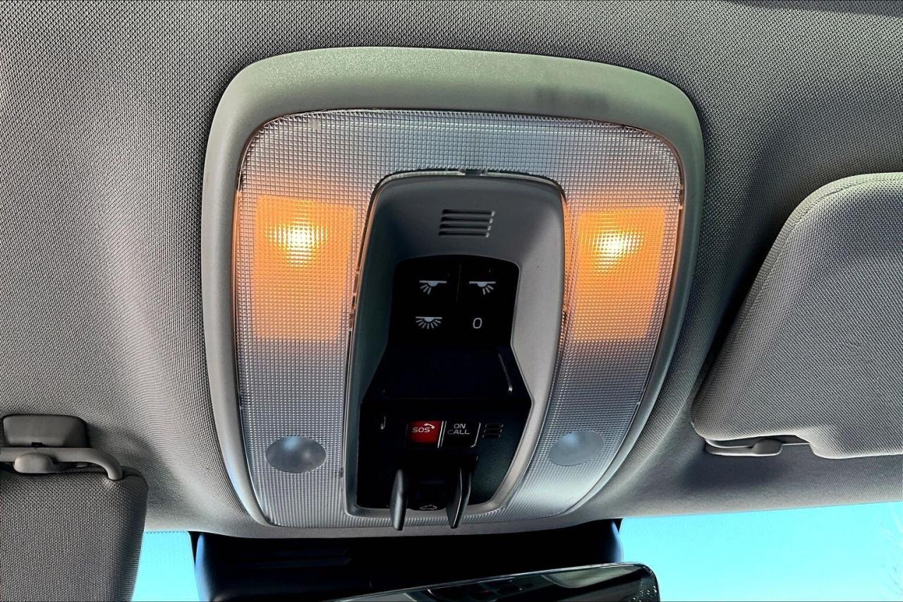 2017 Volvo V60 Cross Country T5 Premier | Heated Leather | Sunroof | AWD Photo