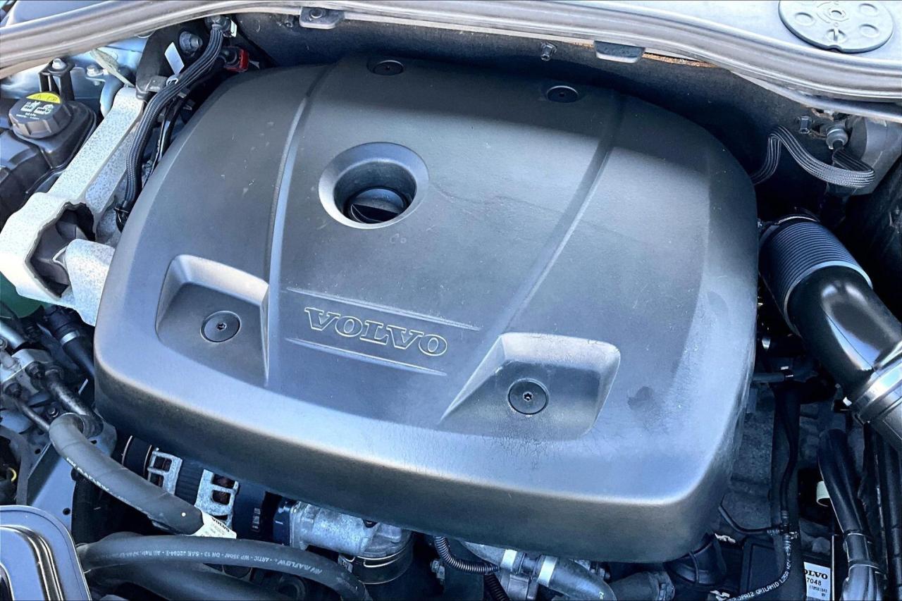 2017 Volvo V60 Cross Country T5 Premier | Heated Leather | Sunroof | AWD Photo