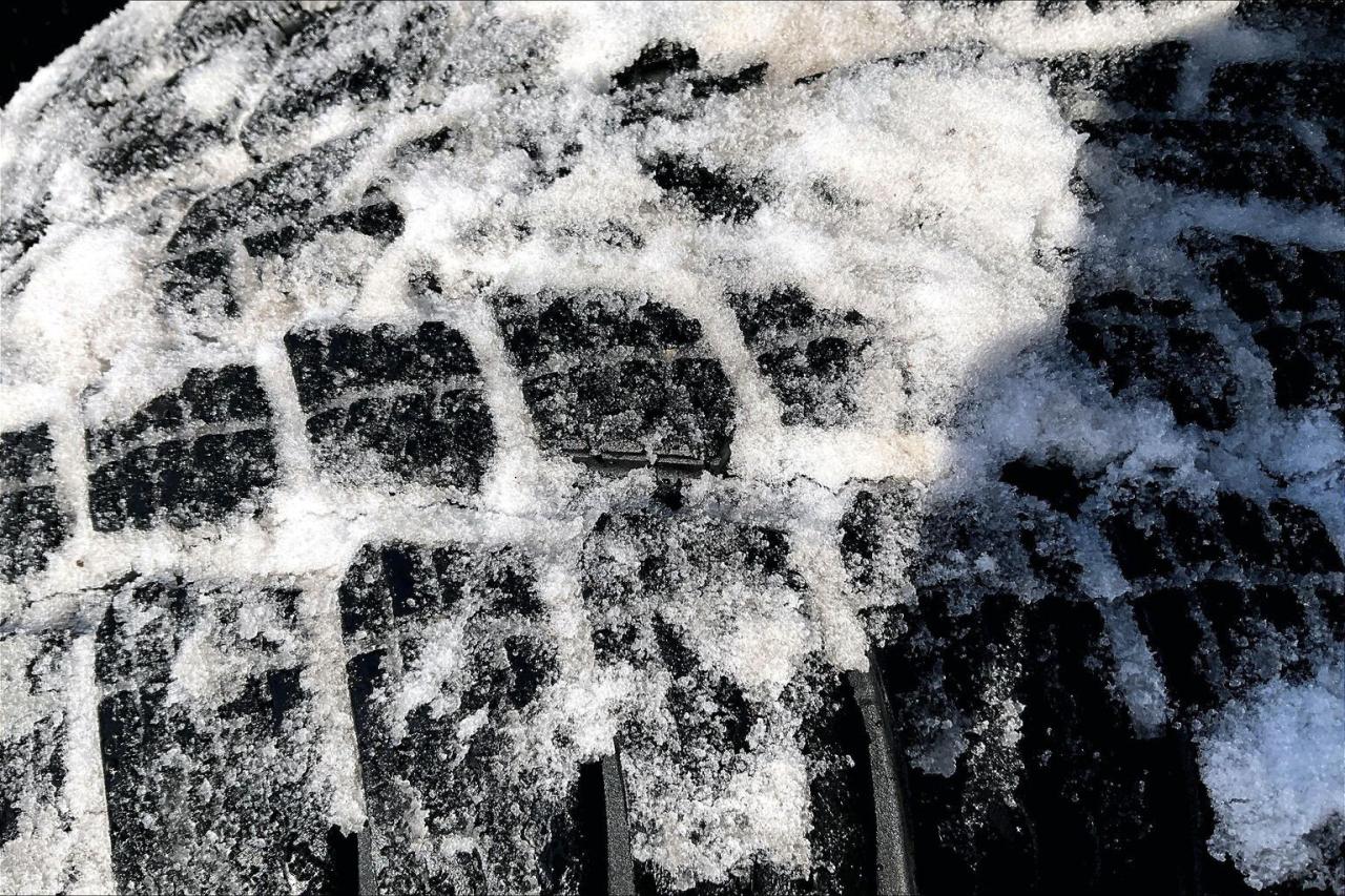 2017 Volvo V60 Cross Country T5 Premier | Heated Leather | Sunroof | AWD Photo