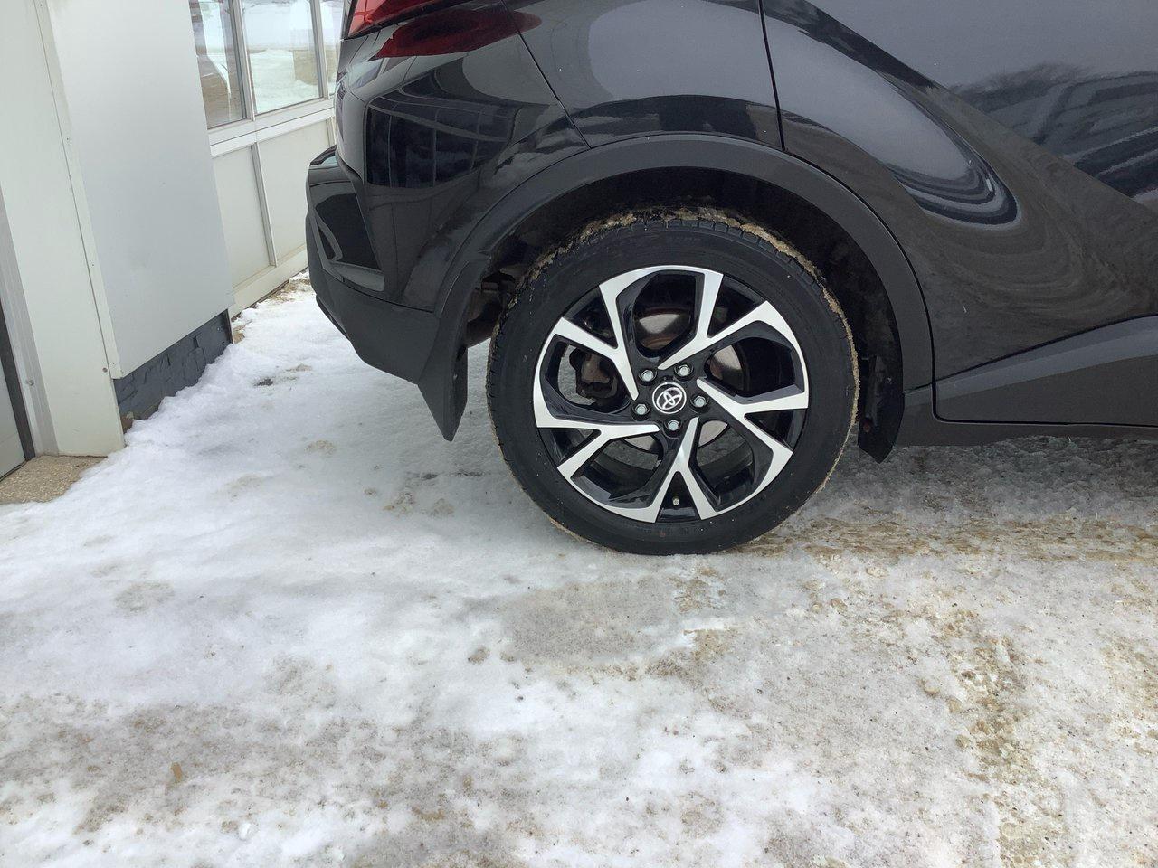 2021 Toyota C-HR  Photo4