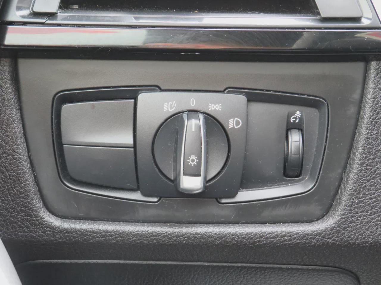 2016 BMW 4 Series 435i xDrive (**CLEAN TITLE/NO ACCIDENTS!!**SAFETY/CERTIFIED**AWD**ALLOY RIMS**FOG LIGHTS**LEATHER**NAVIGATION**SUNROOF**CD PLAYER**HEATED SEATS**PUSH BUTTON START**POWER SEATS**REVERSE CAMERA**DUAL CLIMATE CONTROL**RUBBER MATS**CRUISE CONTROL**BLUETOOTH** Photo