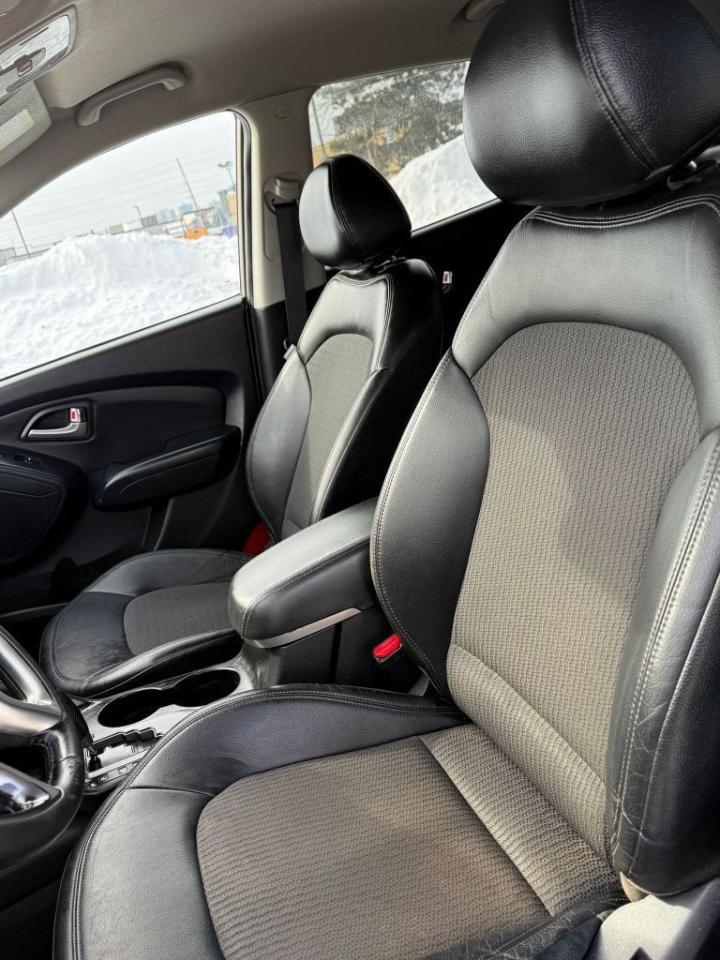 2011 Hyundai Tucson GLS 4dr Front-Wheel Drive Automatic Photo