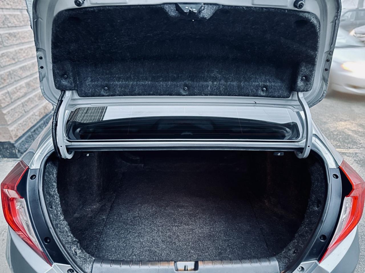 2017 Honda Civic SEDAN LX Photo