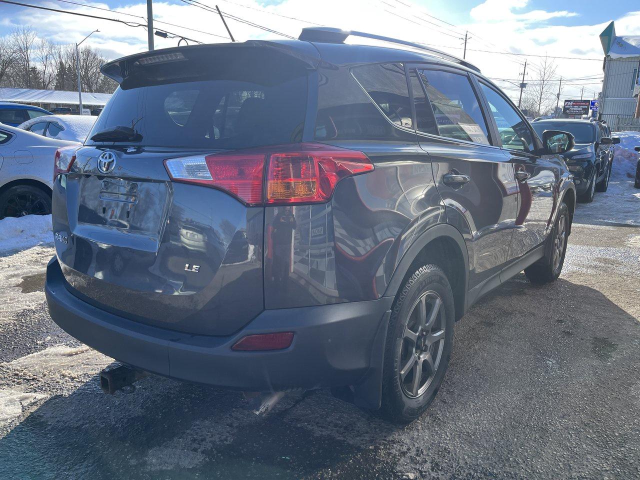 2015 Toyota RAV4 LE Photo3