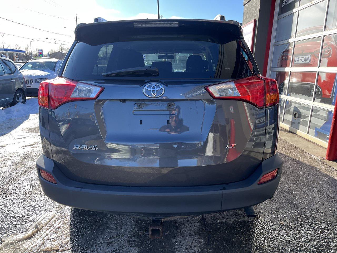 2015 Toyota RAV4 LE Photo4