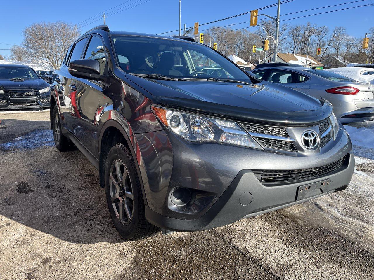 2015 Toyota RAV4 LE Photo2