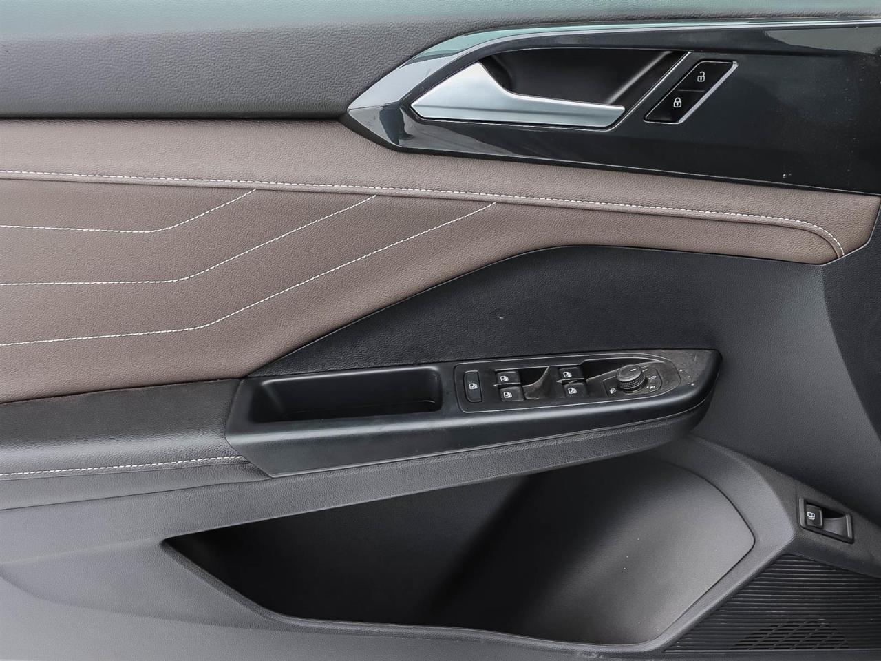 2024 Volkswagen Taos Highline Photo