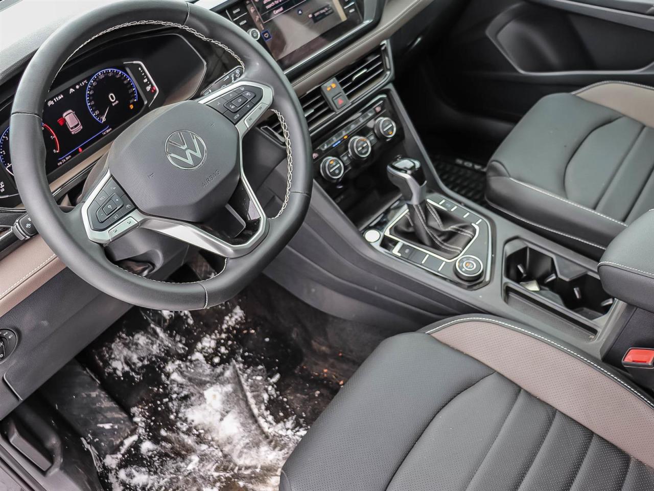 2024 Volkswagen Taos Highline Photo