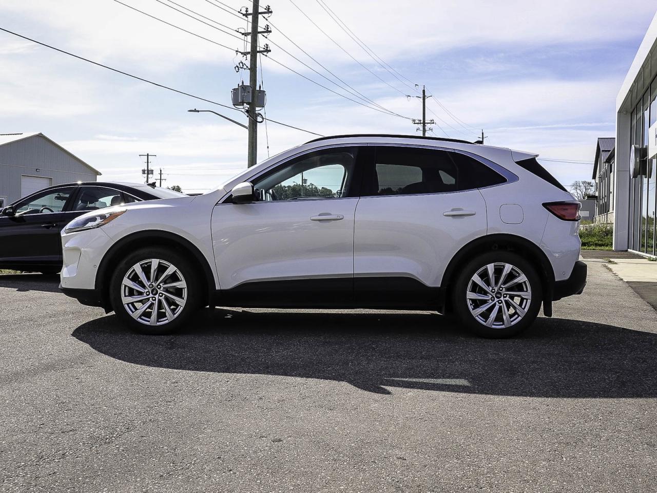 2021 Ford Escape Titanium Hybrid Photo4