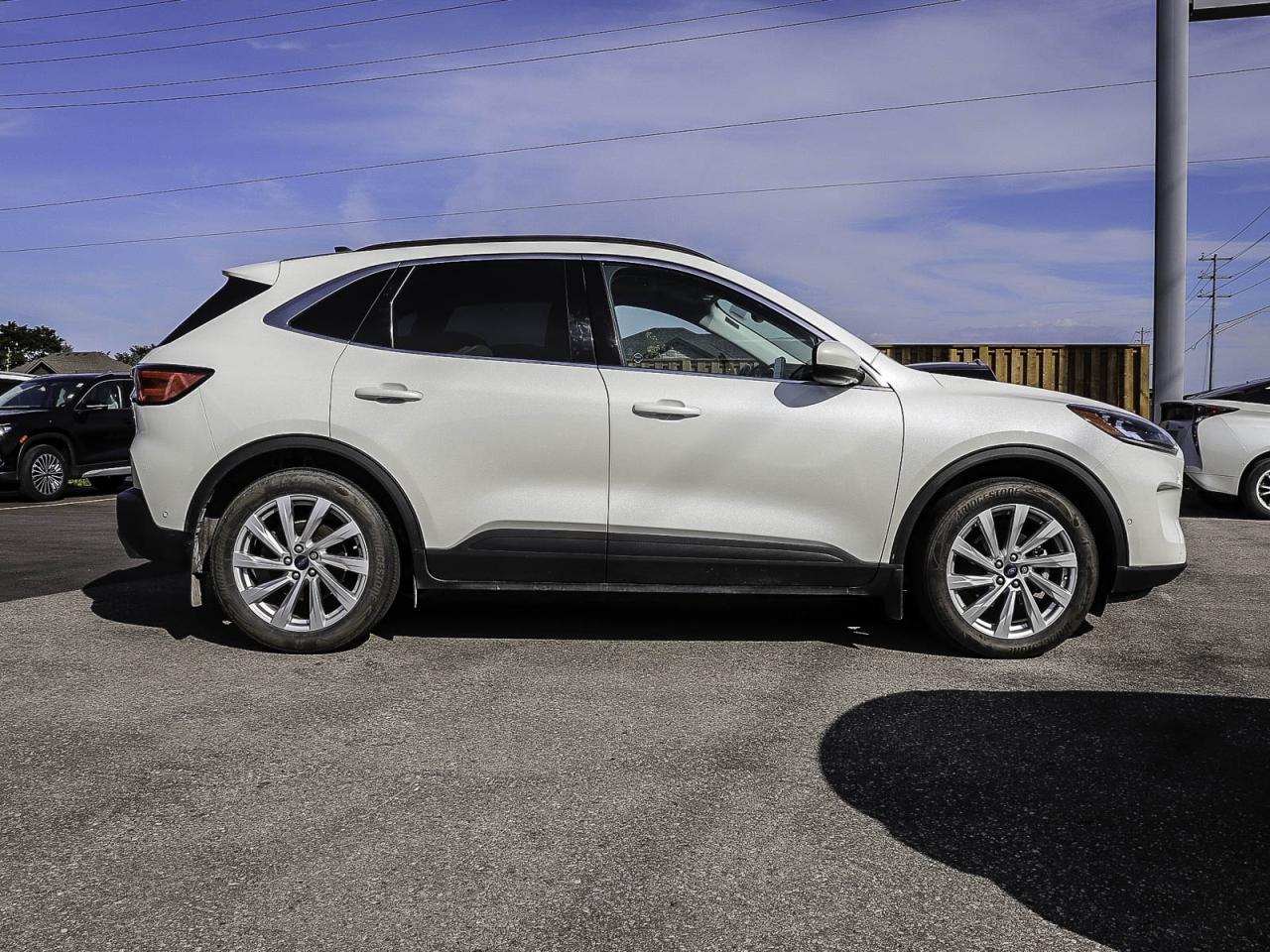 2021 Ford Escape Titanium Hybrid Photo2