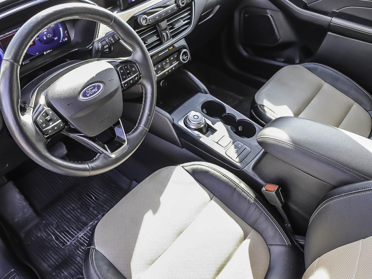 2021 Ford Escape Titanium Hybrid Photo