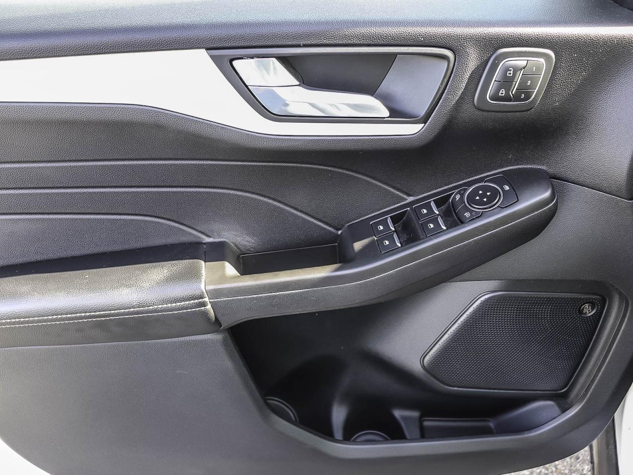 2021 Ford Escape Titanium Hybrid Photo