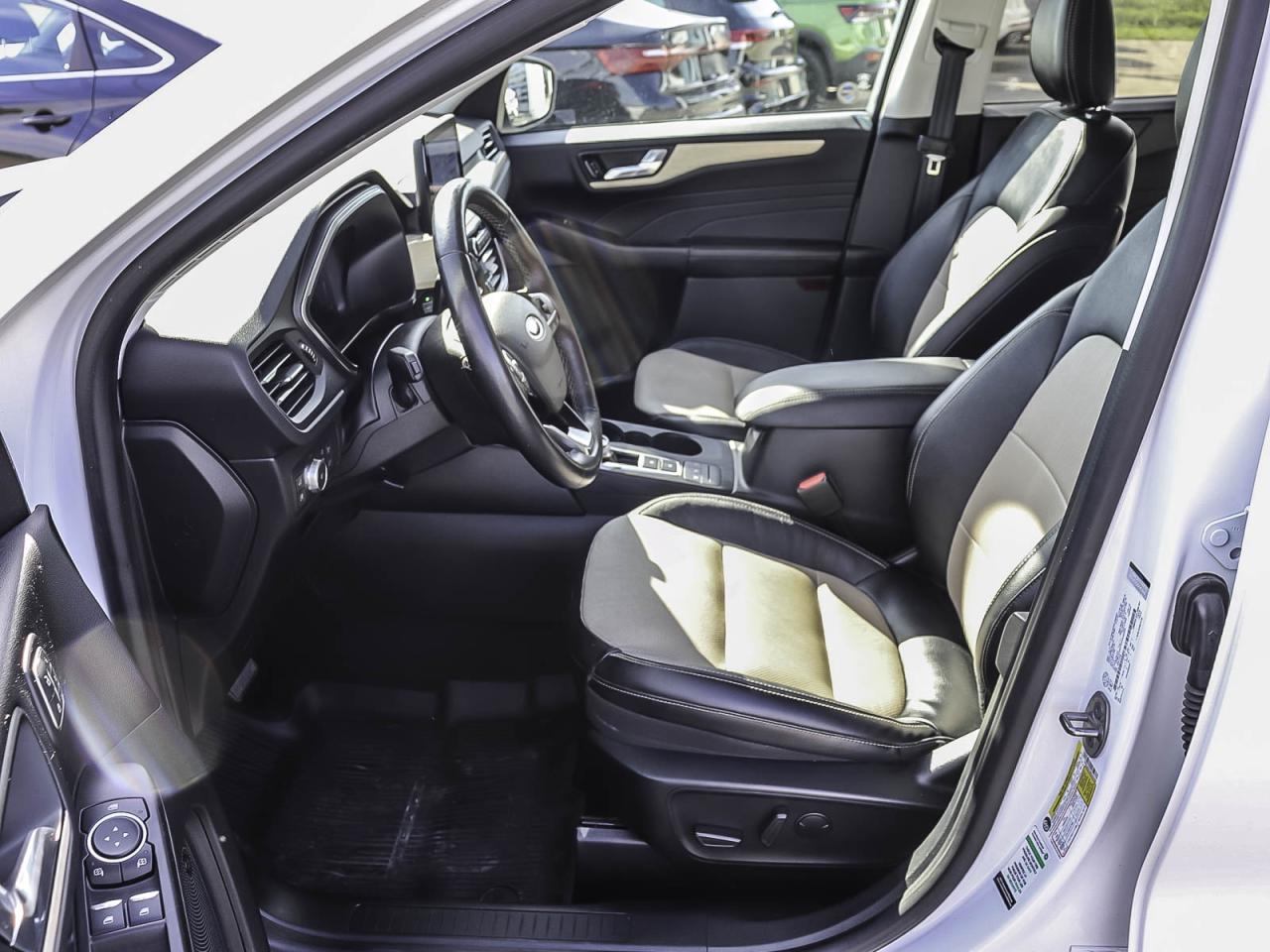 2021 Ford Escape Titanium Hybrid Photo