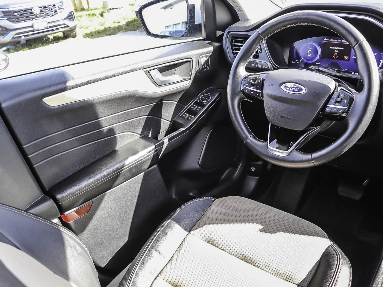 2021 Ford Escape Titanium Hybrid Photo