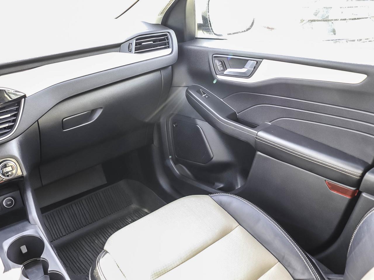 2021 Ford Escape Titanium Hybrid Photo