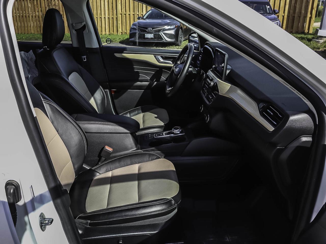 2021 Ford Escape Titanium Hybrid Photo