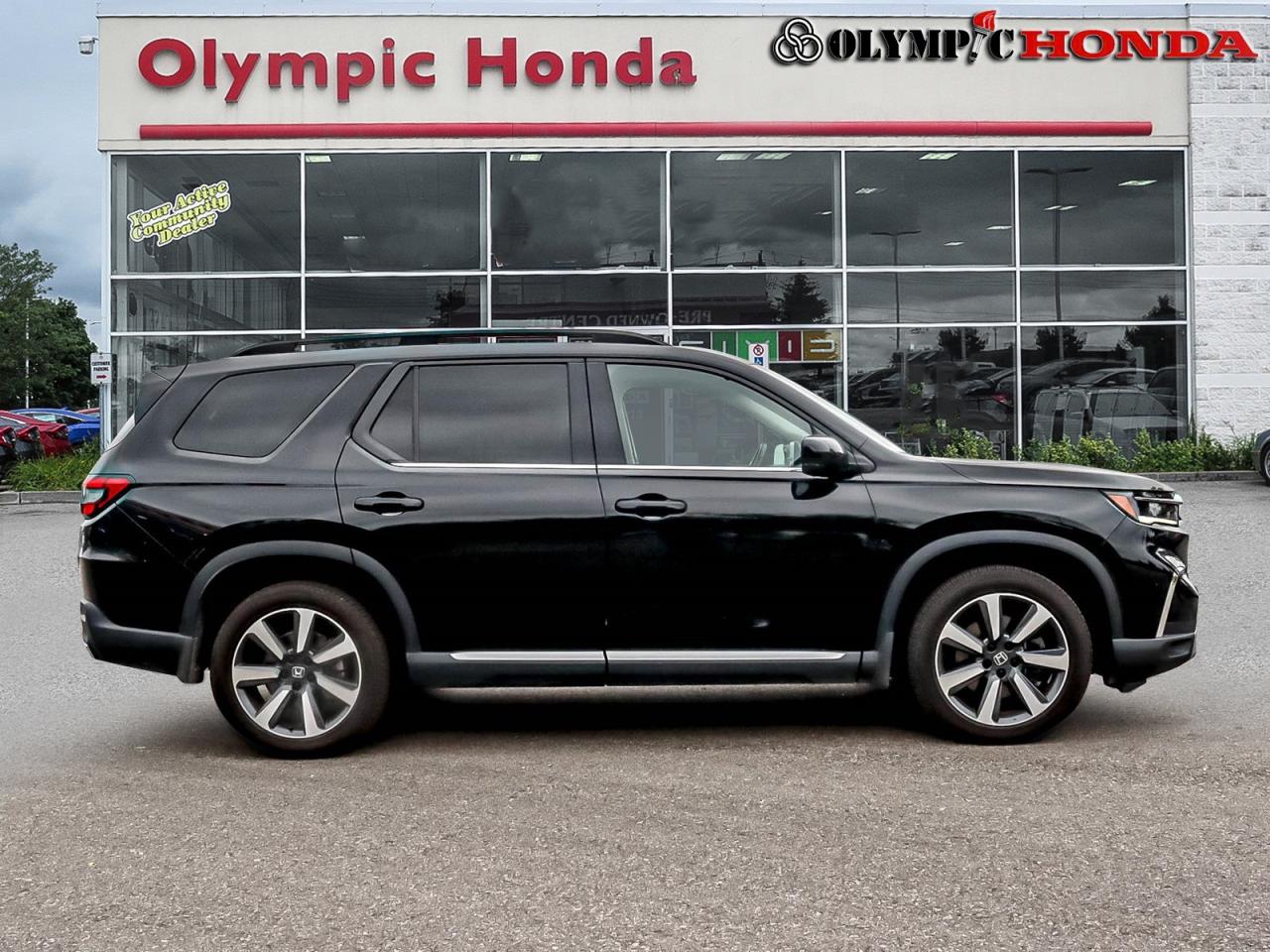 2023 Honda Pilot Touring Photo2