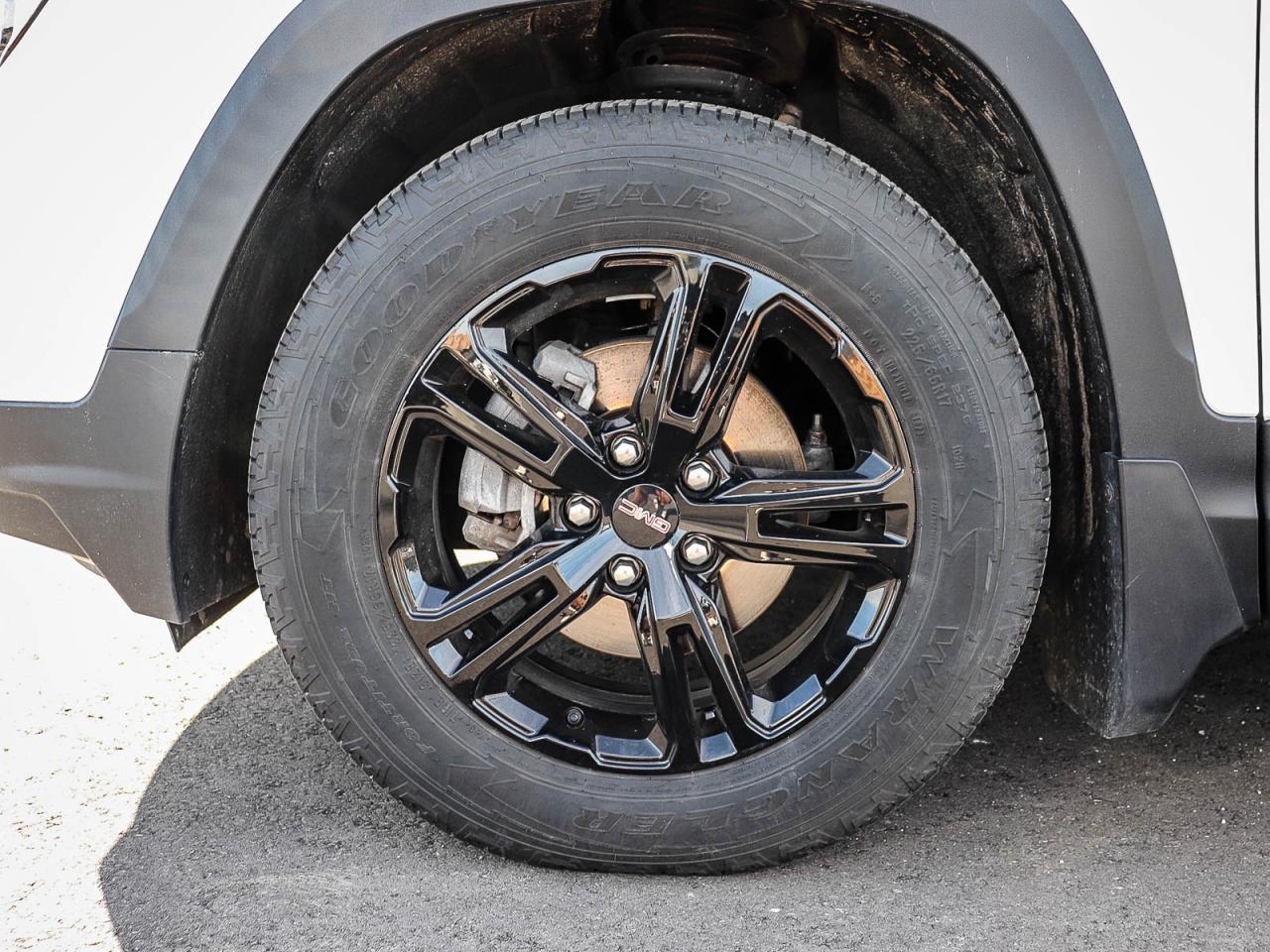 2023 GMC Terrain AT4 Photo