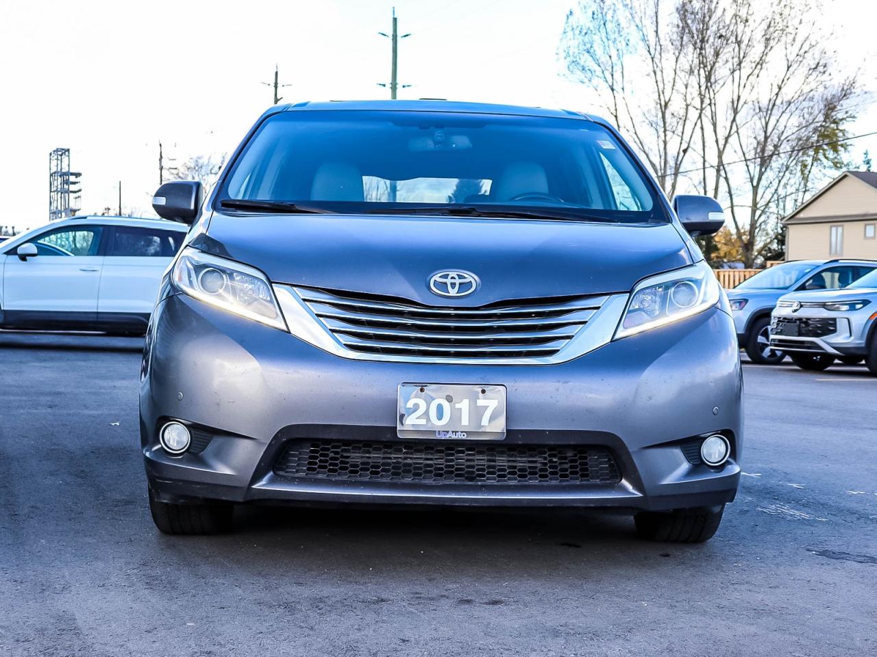 2017 Toyota Sienna XLE Photo