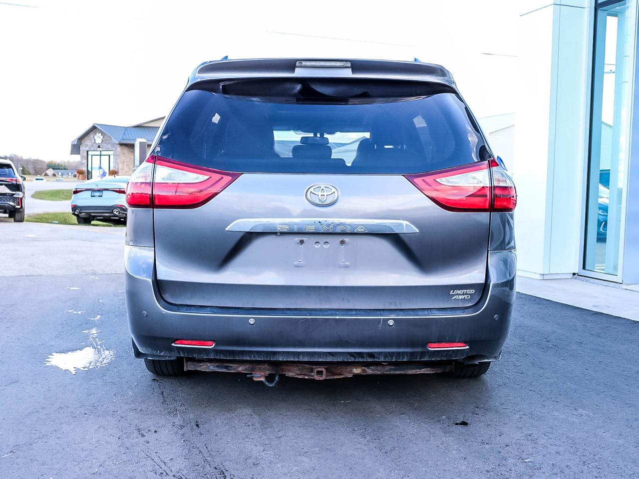 2017 Toyota Sienna XLE Photo
