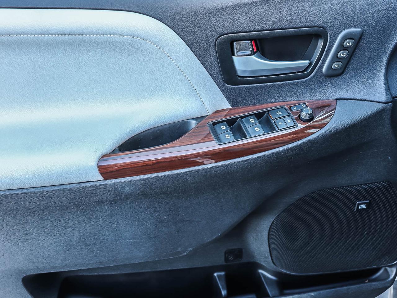 2017 Toyota Sienna XLE Photo